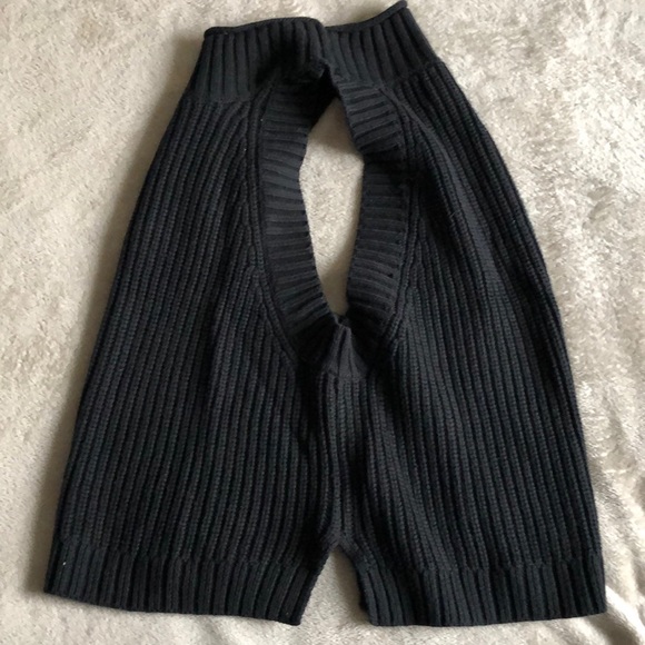 Kendall & Kylie Sweater - Picture 2 of 3